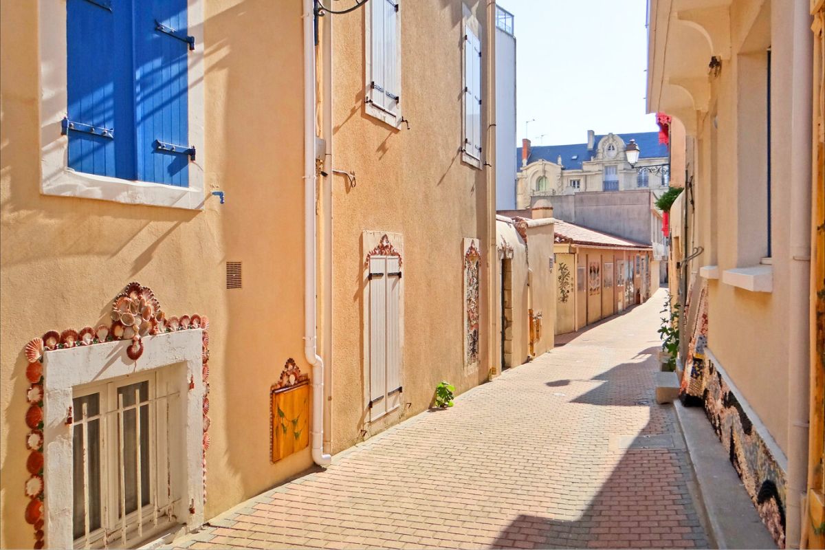 Promenade dans les ruelles pittoresques de l'Île Penotte aux Sables-d'Olonne